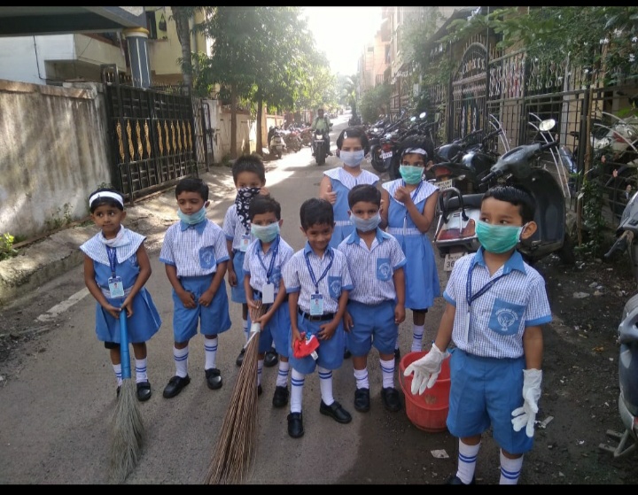महात्मा गांधी जयंतीनिमीत्त वंडरलॅन्ड स्कूलमध्ये स्वच्छता अभियान