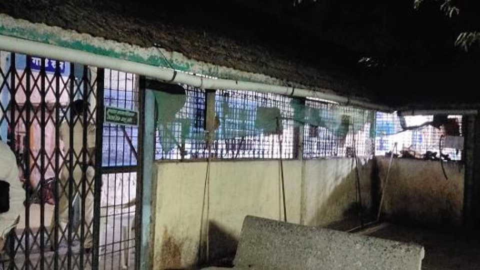 तुरुंगाते छत तोडून पाच आरोपी फरार  : कर्जत येथील घटना