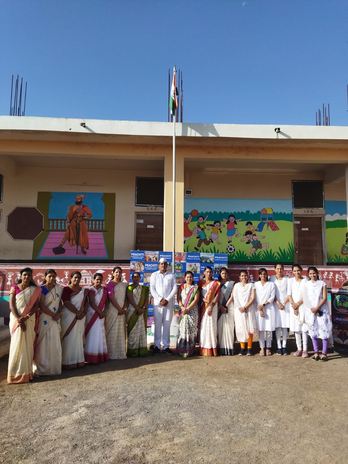 पिंपळनेर प्रचिती पब्लिक स्कूल येथे महाराष्ट्र दिन व कामगार दिनानिमीत्त कार्यक्रम