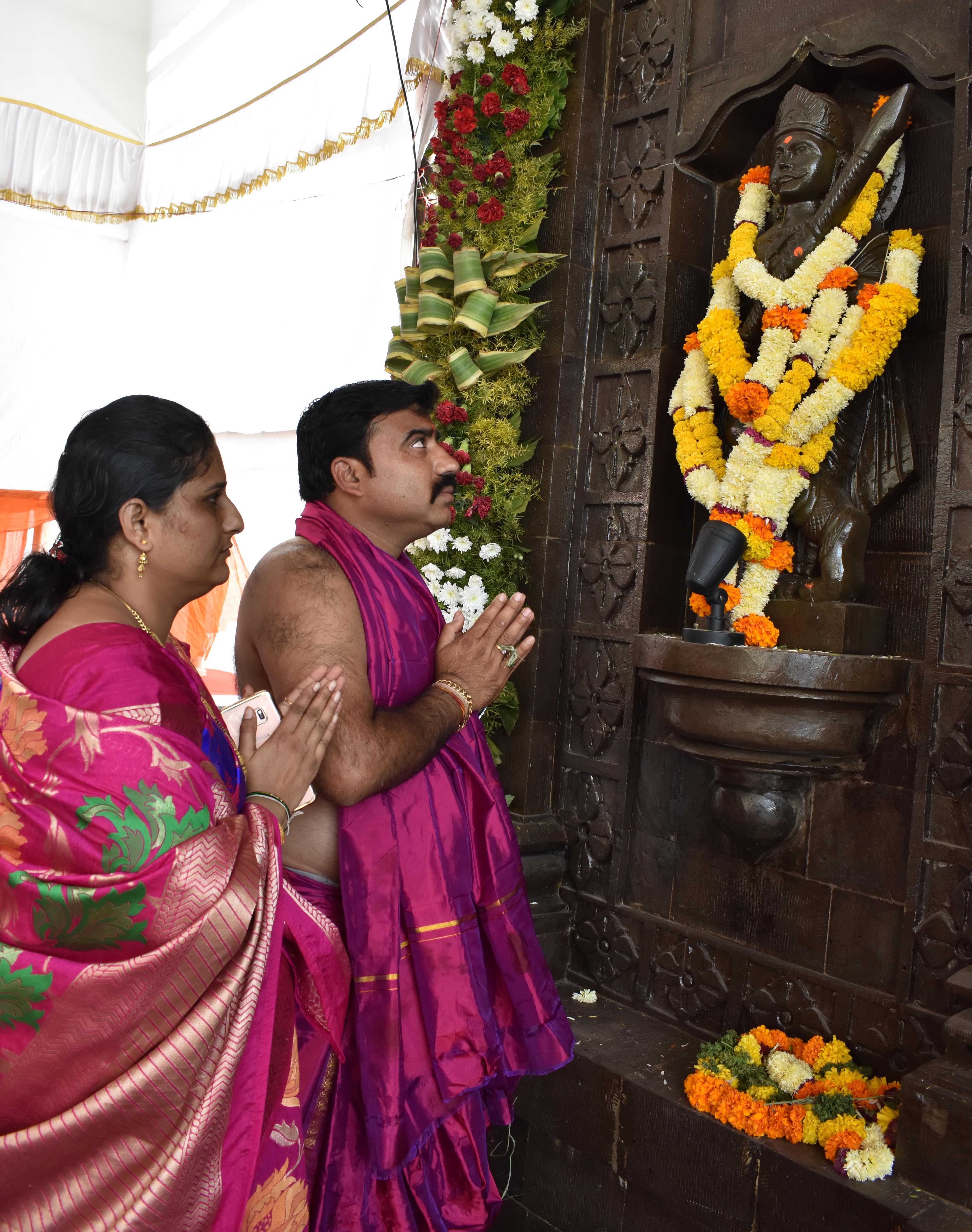 पिंपरी गावातील मरीआई महालक्ष्मी माता मंदिरात नवग्रह होम