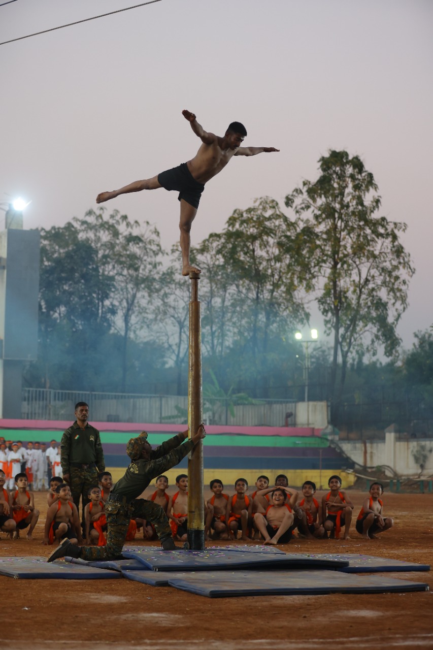 नॉव्हेल इंटरनॅशनल स्कूल च्या विद्यार्थ्यांकडून शौर्याचे प्रदर्शन