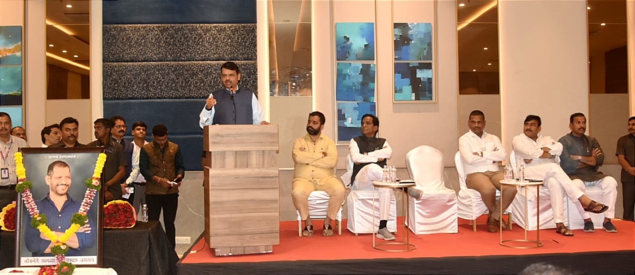 वाकडमधील गृहनिर्माण सोसायट्यांच्या प्रश्नांसाठी मंत्रालयात बैठक घेण्याचे उपमुख्यमंत्री देवेंद्र फडणवीस यांचे आश्वासन, भाजपला निवडून देण्याचेही केले आवाहन