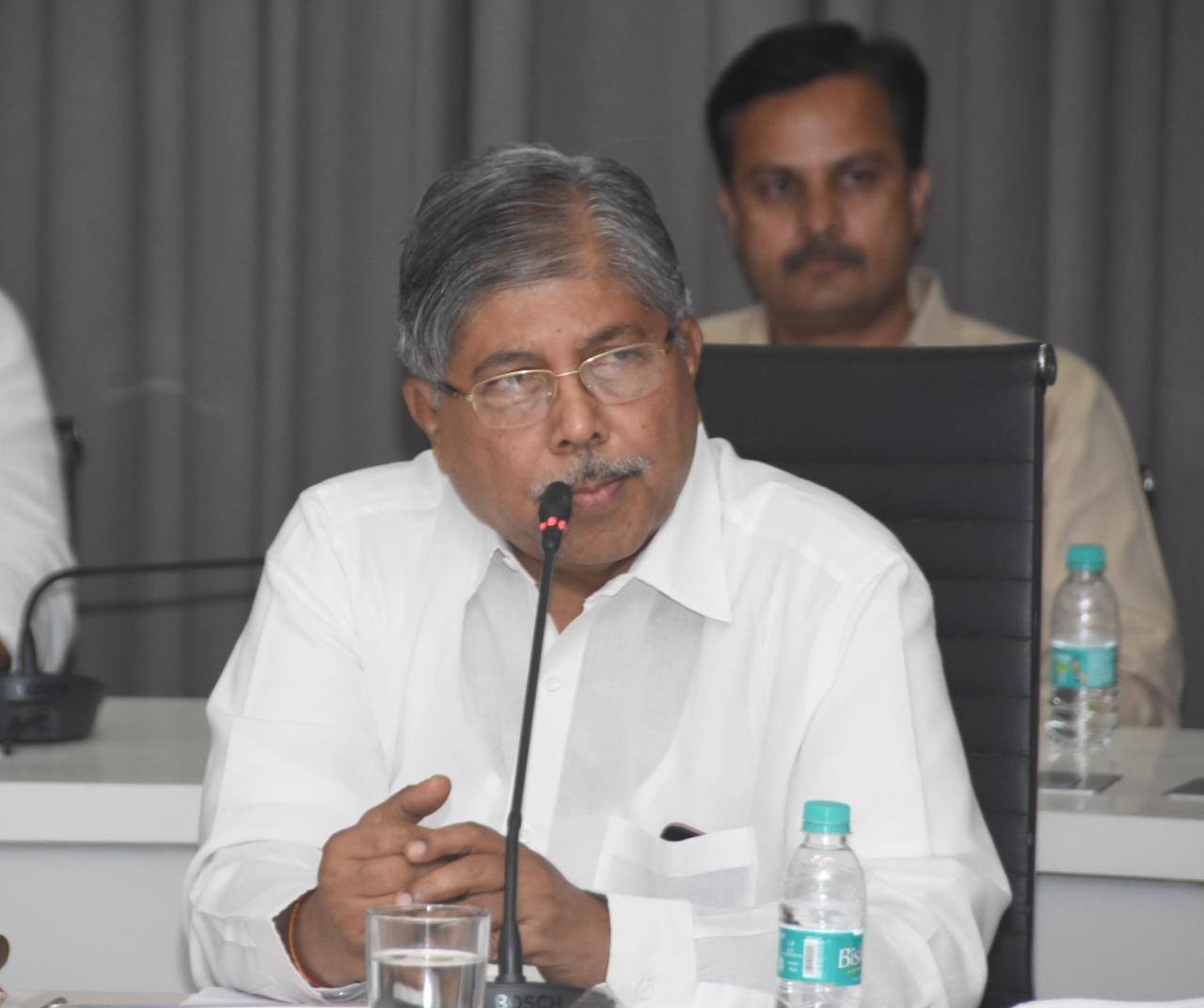 पालकमंत्री चंद्रकांत पाटील यांच्याकडून हिंजवडीतील सुविधांचा आढावा