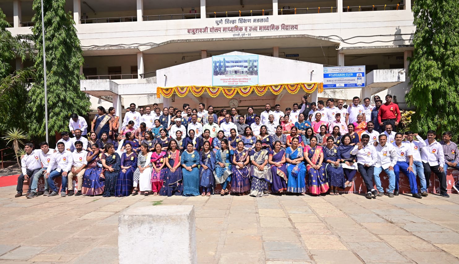 घोलप विद्यालयात कृतज्ञता सोहळा व माजी विद्यार्थी स्नेहमेळावा संपन्न