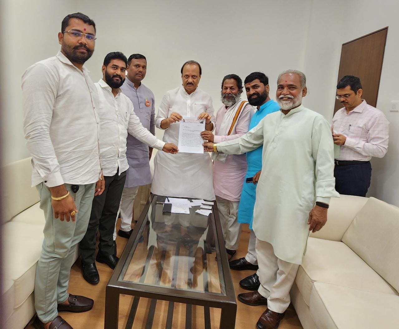 भक्ती-शक्ती चौकातील भूखंडसाठी विरोधी पक्षनेते अजित पवारांना साकडे