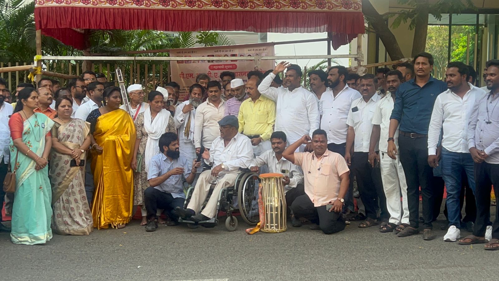 भक्ती-शक्ती चौकातील भूखंडासाठी घंटानाद आंदोलन