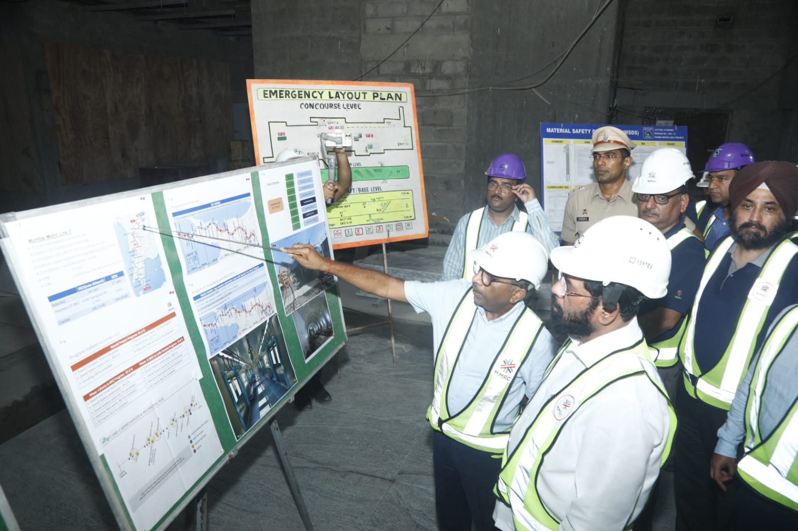 मुख्यमंत्री एकनाथ शिंदे यांनी घेतला मेट्रो ३ प्रकल्पाचा कामाचा आढावा