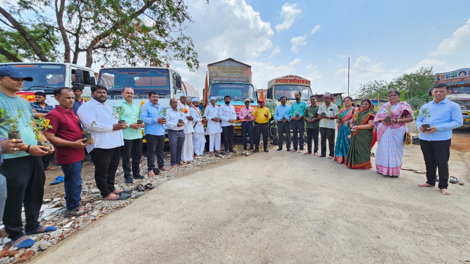 मराठवाडा चॅरिटेबल ट्रस्टतर्फे पालखी सोहळ्यासोबत पाण्याचे चार टँकर