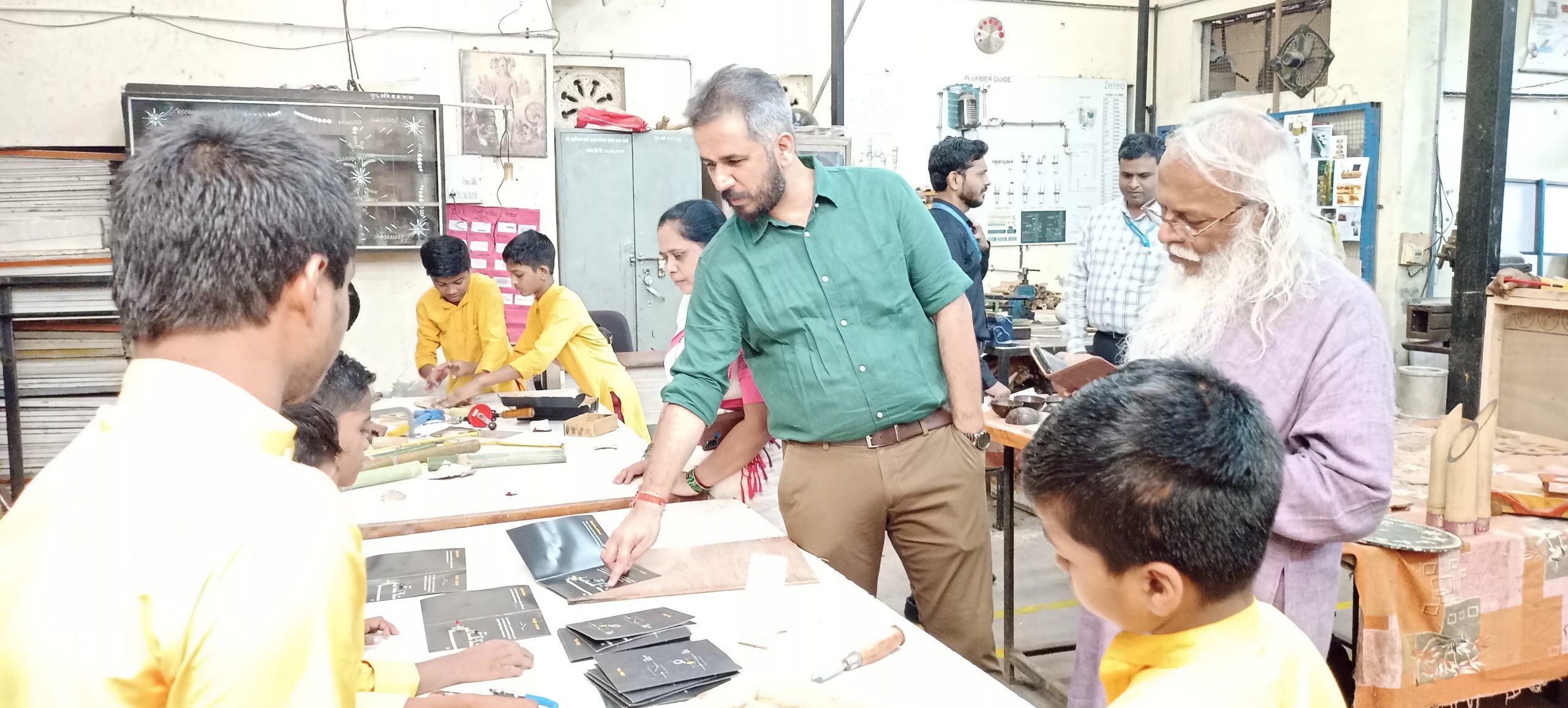 आधुनिक शिक्षणासोबतच विद्यार्थ्यांनी पारंपारिक शिक्षणाची सांगड घालावी:- आयुक्त शेखर सिंह