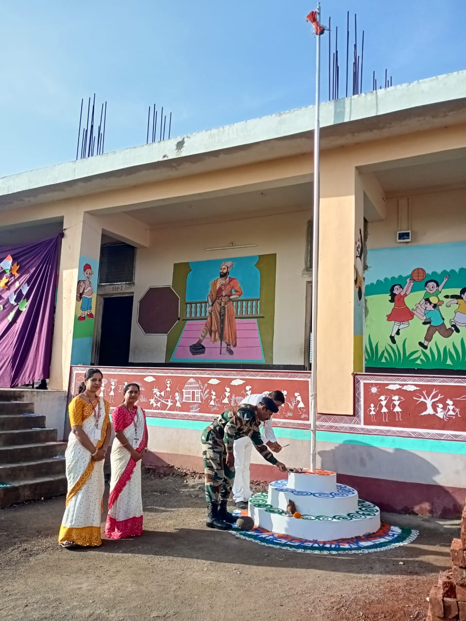प्रचिती पब्लिक स्कूलमध्ये देश स्वातंत्र्यासाठी बलिदान देणाऱ्या स्वातंत्र्य सैनिकांच्या आठवणींना उजाळा 