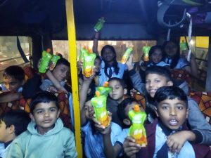 प्रचिती पब्लिक स्कूलच्या विद्यार्थ्यांचा आनंद द्विगुणीत शिरपूर वॉटर पार्कला केली धम्माल