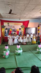 ग्रॅज्युएशन गाऊनमध्ये लहानग्यांची झळाळी;  प्रचिती इंटरनॅशनल स्कूलमध्ये यूकेजी ग्रॅज्युएशन सोहळा