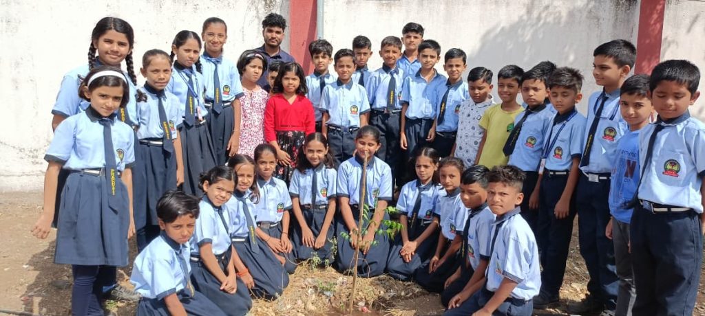 प्रचिती इंटरनॅशनल स्कूल अँड ज्युनिअर कॉलेज, साक्री येथे उत्साहात पर्यावरण दिन साजरा