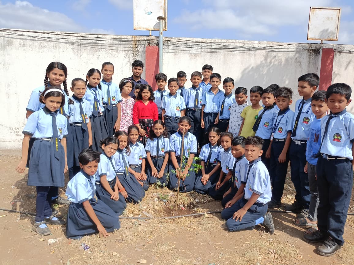 प्रचिती इंटरनॅशनल स्कूल अँड ज्युनिअर कॉलेज, साक्री येथे उत्साहात पर्यावरण दिन साजरा