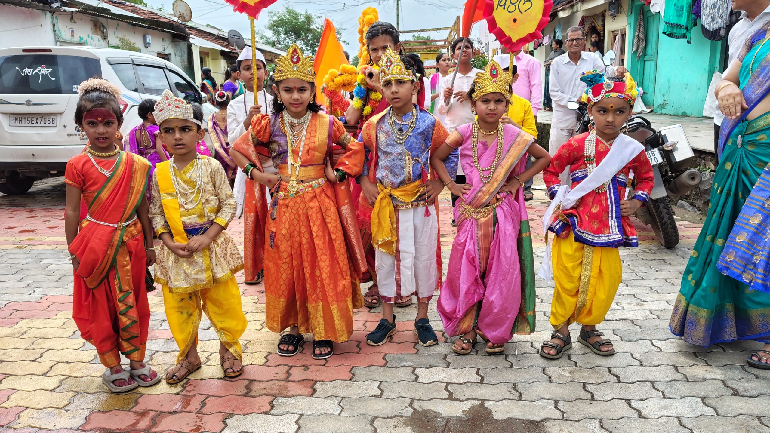 सामोडे गावात प्रचिती पब्लिक स्कूलच्या विद्यार्थ्यांचा आषाढी एकादशी निमित्त दिंडी सोहळ्यात विठूचा गजर, ज्ञानदेव-तुकाराम नावाने संपूर्ण परिसर भक्तिरसात न्हाऊन गेला.