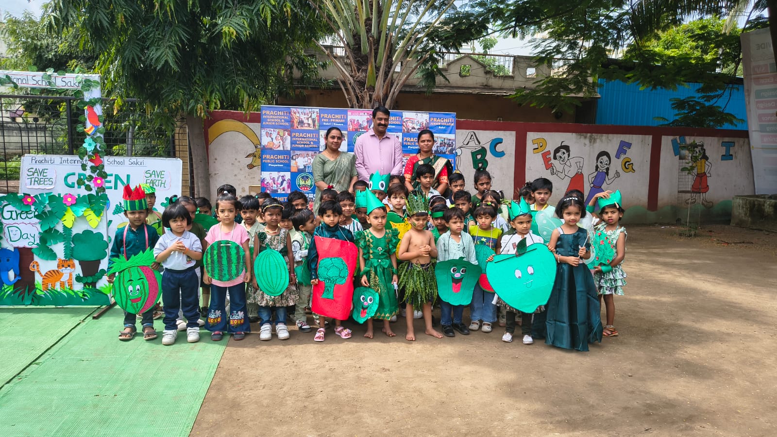 हिरवाईच्या रंगात रंगल्या प्रचिती इंटरनॅशनल स्कूलच्या शाखा; चिमुकल्यांचा ‘ग्रीन डे’ ठरला आकर्षणाचा केंद्रबिंदू!