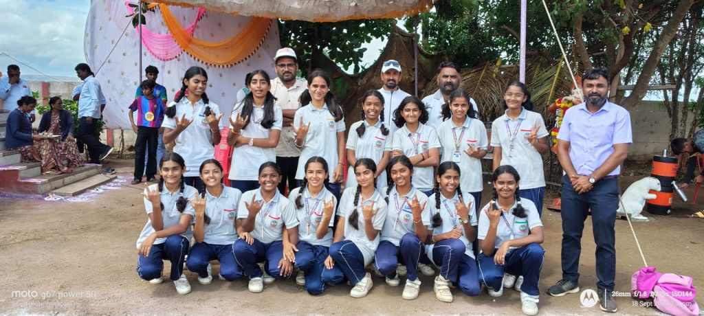प्रचितीच्या क्रीडा-आकाशात फुटबॉलच्या खेळाडूंच्या यशाचा विजयध्वज