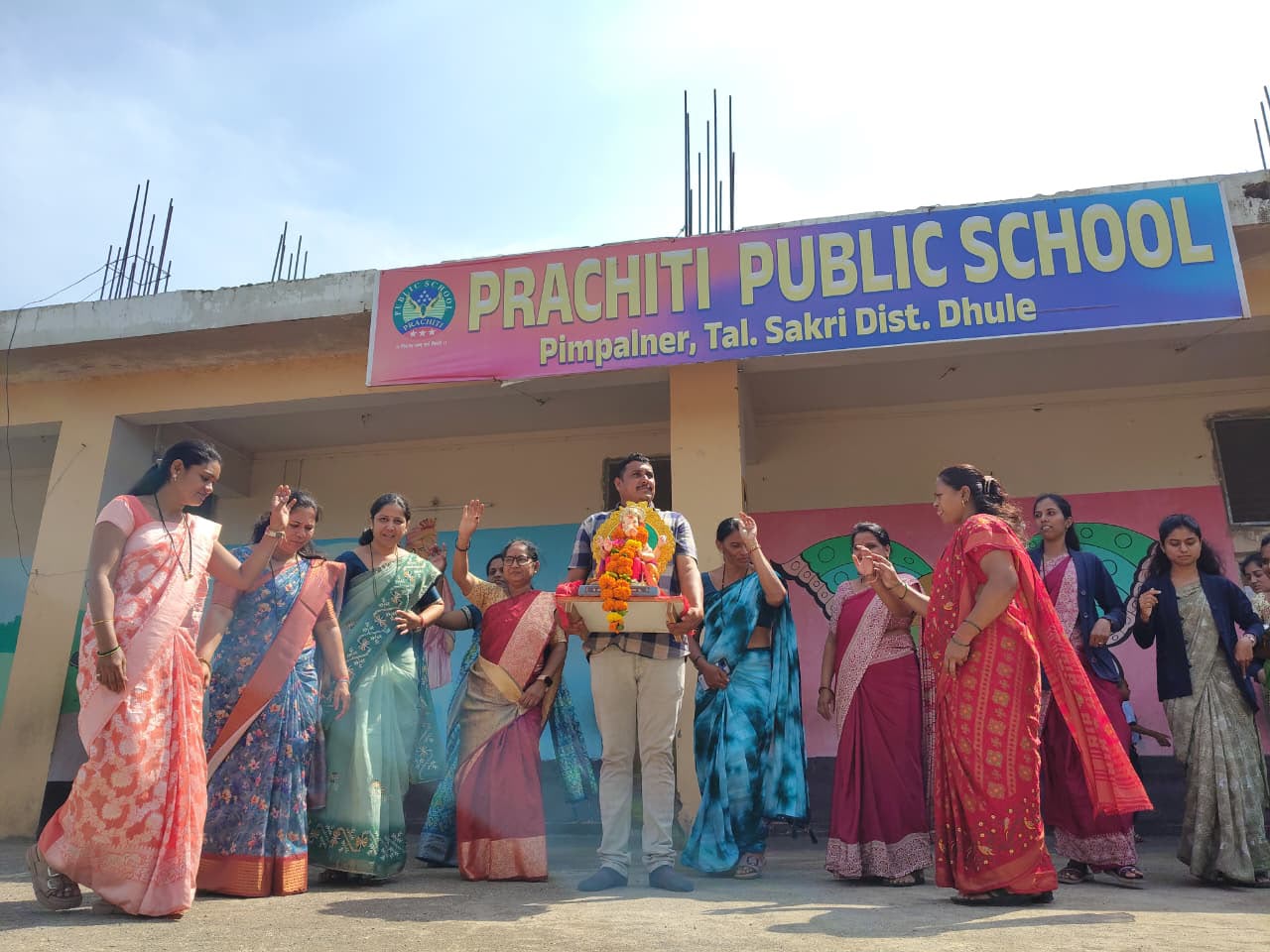 प्रचिती पब्लिक स्कूलमध्ये गणेशोत्सव भक्तिमय वातावरणात उत्साहात साजरा