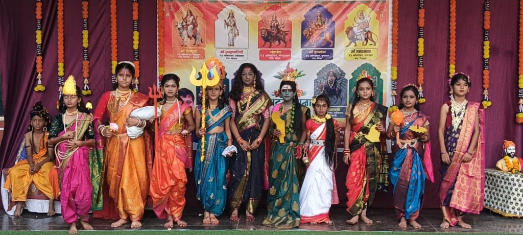 नवरंगांत नटली प्रचिती; महिषासुरवधाच्या नाटिकेतून स्त्रीशक्तीचा जागर!